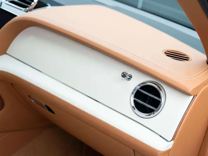 Bentayga 2023 Model 4.0T V8 Long wheelbase Yadu Edition – фото 10