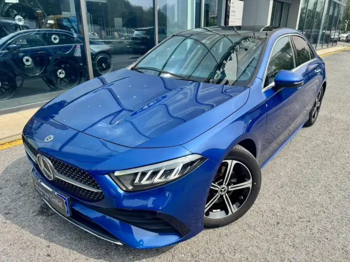 Mercedes-Benz A-class 2023 Model A 200 L Sports sedan Fashion Edition – фото 1