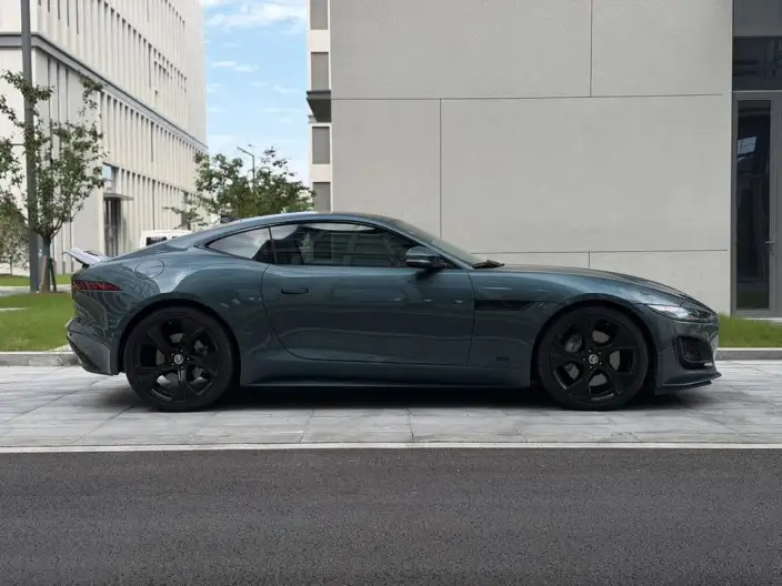 Jaguar F-TYPE 2024 Model P300 75th Anniversary Collector Edition Hardtop Edition – фото 7