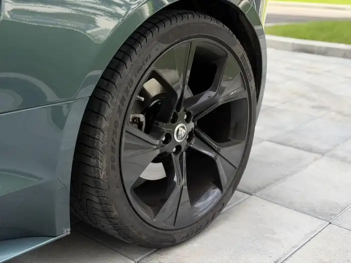 Jaguar F-TYPE 2024 Model P300 75th Anniversary Collector Edition Hardtop Edition – фото 10