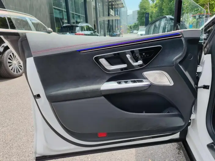 Mercedes-Benz EQE AMG 2024 Model EQE 53 4MATIC+ – фото 9