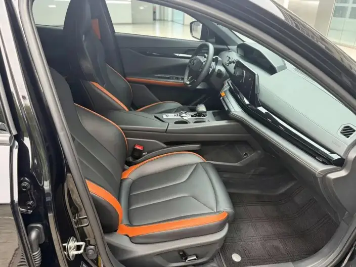 Changan UNI-V 2023 Model 1.5T Exclusive Model – фото 7
