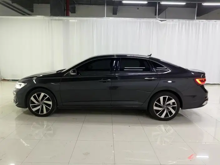 Volkswagen Sagitar 2023 Model 300TSI DSG Superior Edition