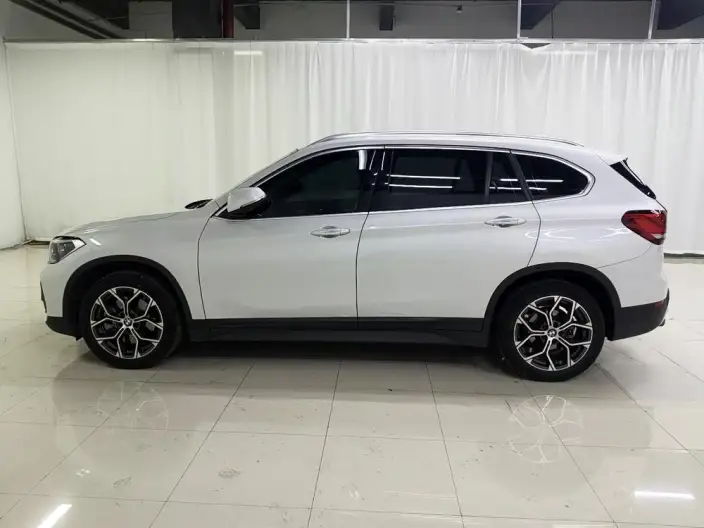 BMW X1 2022 Model sDrive25Li Leading Model – фото 4