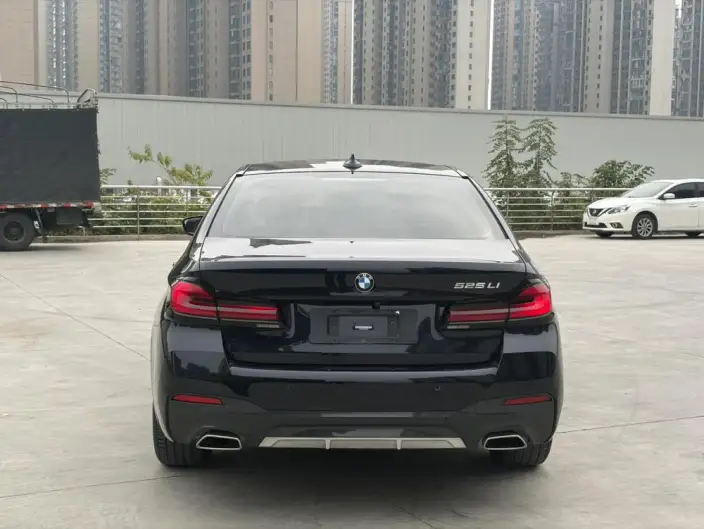 BMW 5 Series 2022 Model Facelift II 525Li M Sports Set – фото 5