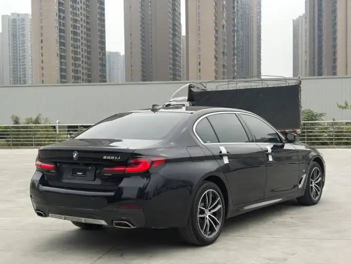 BMW 5 Series 2022 Model Facelift II 525Li M Sports Set – фото 6