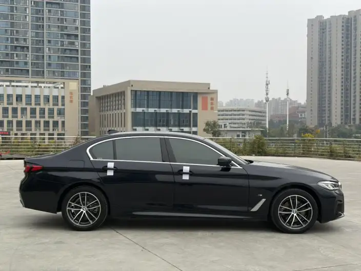 BMW 5 Series 2022 Model Facelift II 525Li M Sports Set – фото 7