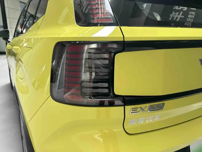 Volvo EX30 2025 Model Rear Drive Long Battery Life Pro Edition Plus – фото 6