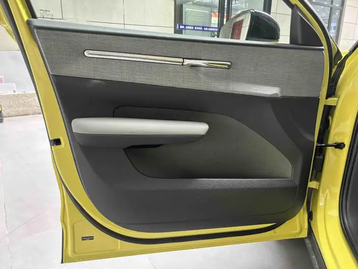 Volvo EX30 2025 Model Rear Drive Long Battery Life Pro Edition Plus – фото 7