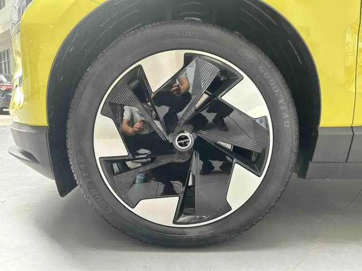 Volvo EX30 2025 Model Rear Drive Long Battery Life Pro Edition Plus – фото 10