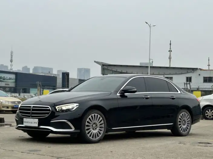 Mercedes-Benz E-Class 2023 Model E 300 L Luxury Model sedan – фото 1