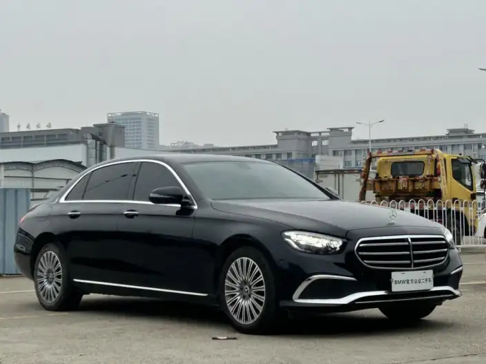 Mercedes-Benz E-Class 2023 Model E 300 L Luxury Model sedan – фото 3