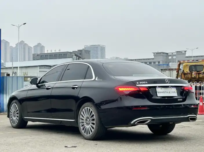 Mercedes-Benz E-Class 2023 Model E 300 L Luxury Model sedan – фото 4