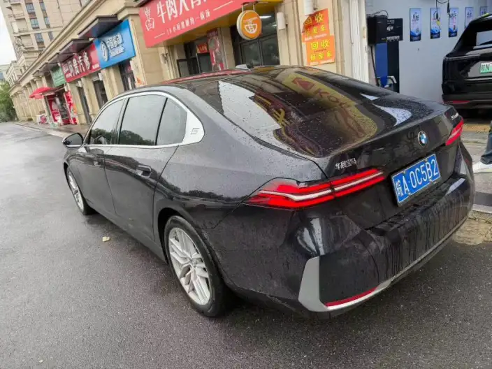 BMW 5 Series 2024 Model 525Li Luxury Set – фото 3