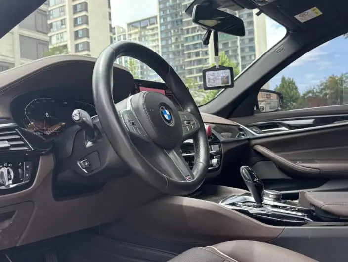 BMW 5 Series 2022 Model 525Li M Sports Set – фото 10