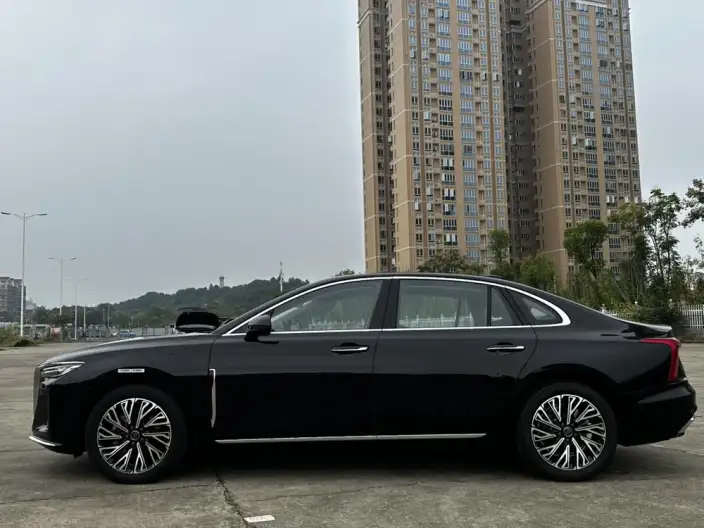 Hongqi H5 2025 Model 2.0T Automatic Flag Enjoy Edition