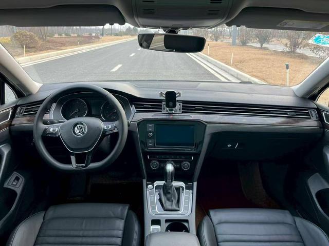 Volkswagen Magotan 2019 330TSI DSG Luxury China V – фото 4