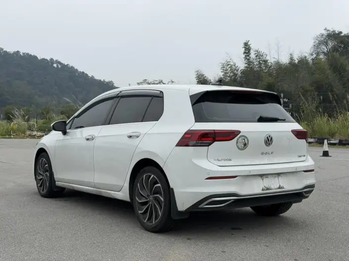 Volkswagen Golf 2023 Model 280TSI DSG Pro – фото 5