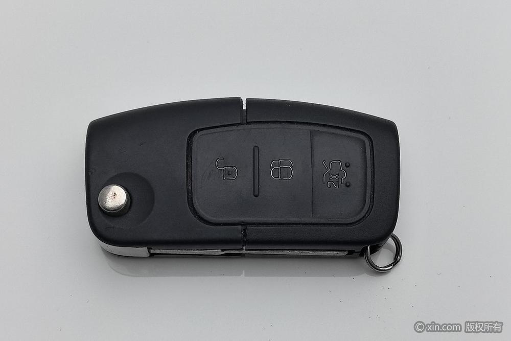 Ford Focus 2013 модификация лян кузов Classic 1.8L Manual Basic – фото 6