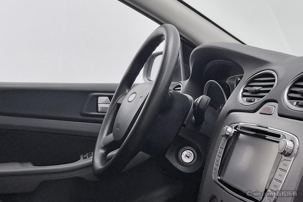 Ford Focus 2013 модификация лян кузов Classic 1.8L Manual Basic – фото 8