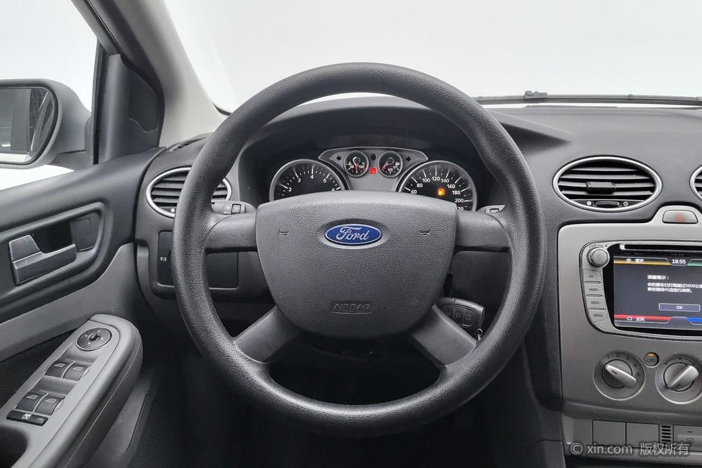 Ford Focus 2013 модификация лян кузов Classic 1.8L Manual Basic – фото 15