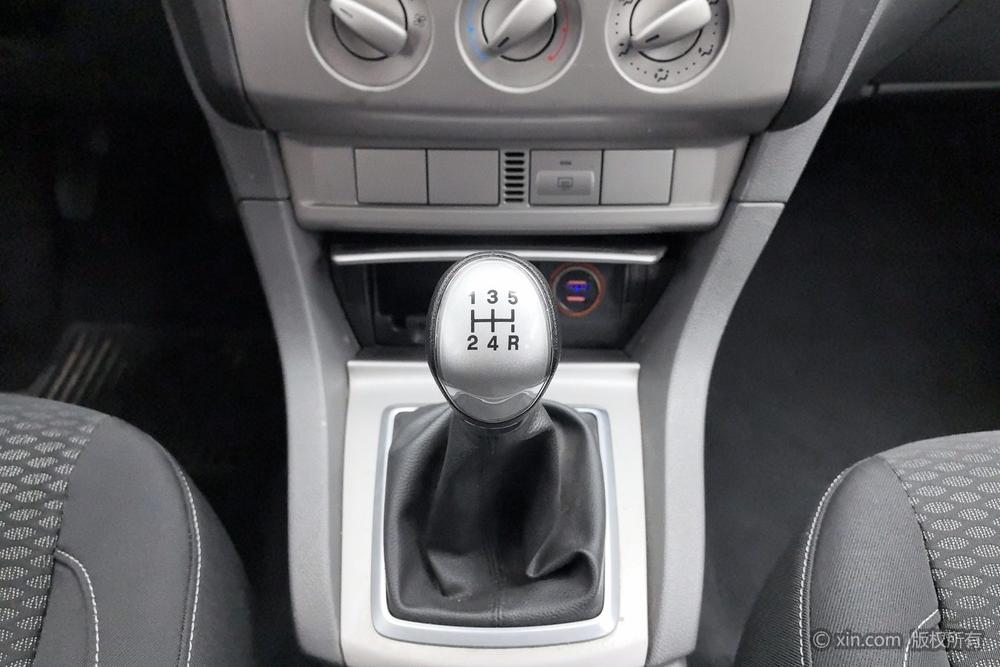 Ford Focus 2013 модификация лян кузов Classic 1.8L Manual Basic – фото 16