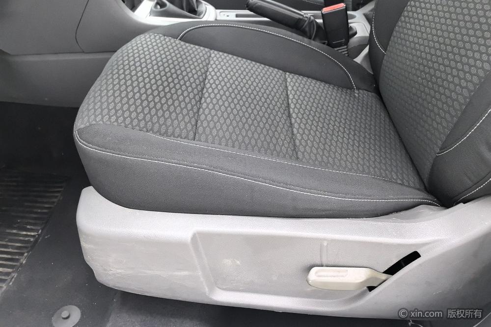 Ford Focus 2013 модификация лян кузов Classic 1.8L Manual Basic – фото 18