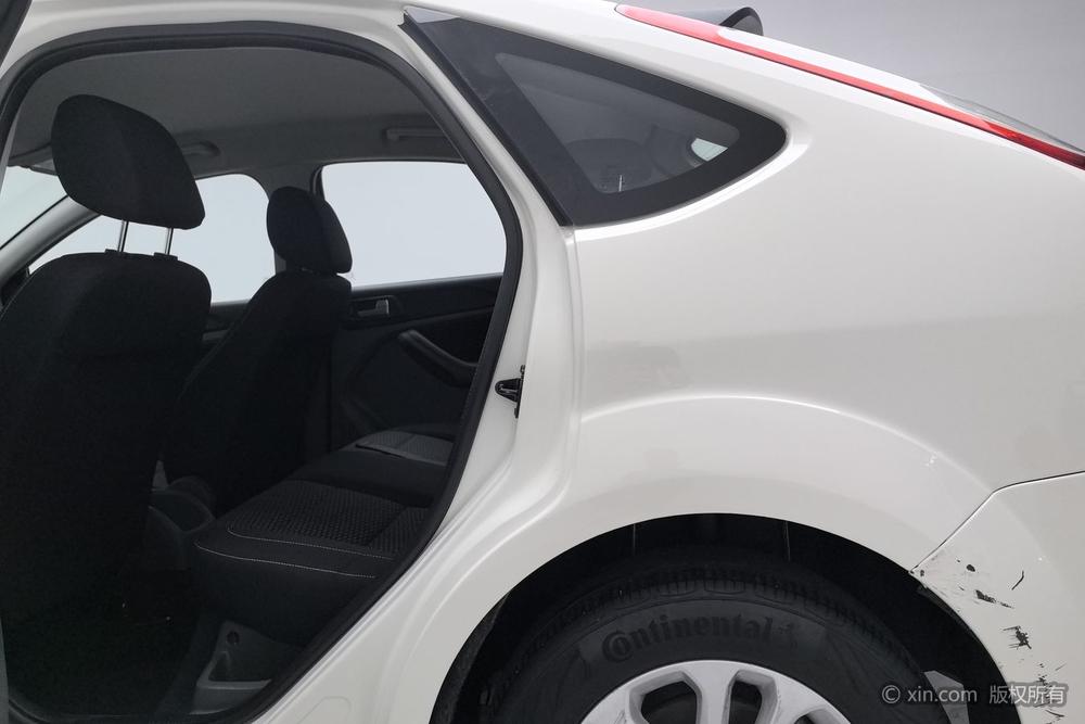 Ford Focus 2013 модификация лян кузов Classic 1.8L Manual Basic – фото 19