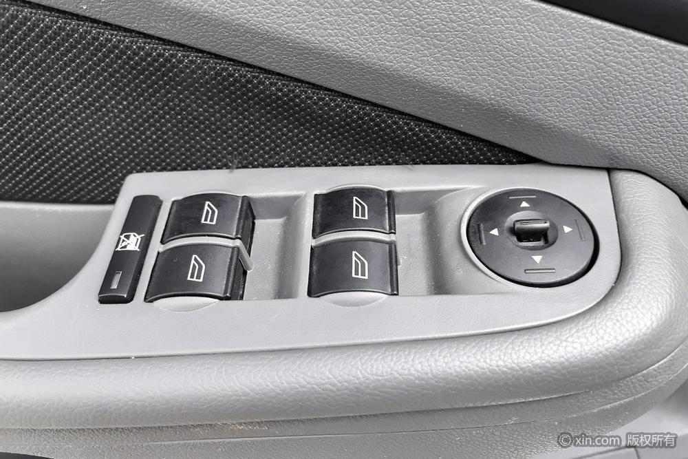 Ford Focus 2013 модификация лян кузов Classic 1.8L Manual Basic – фото 22