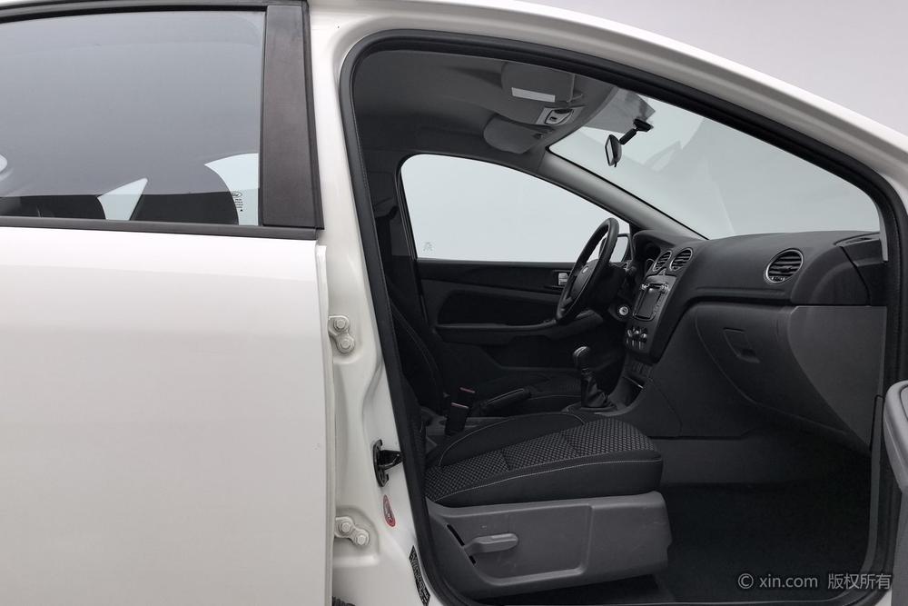 Ford Focus 2013 модификация лян кузов Classic 1.8L Manual Basic – фото 24