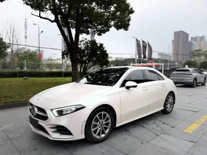 Mercedes-Benz A-class 2022 Model A 200 L Sports sedan Fashion Edition