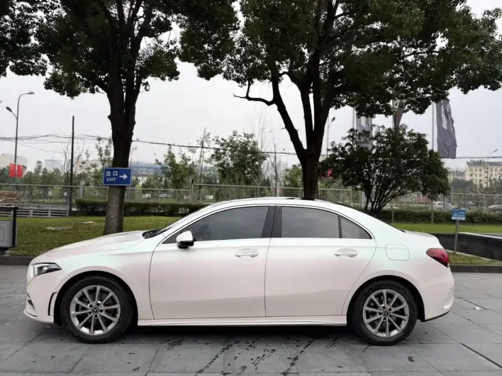 Mercedes-Benz A-class 2022 Model A 200 L Sports sedan Fashion Edition
