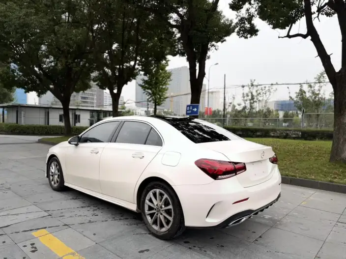 Mercedes-Benz A-class 2022 Model A 200 L Sports sedan Fashion Edition – фото 5
