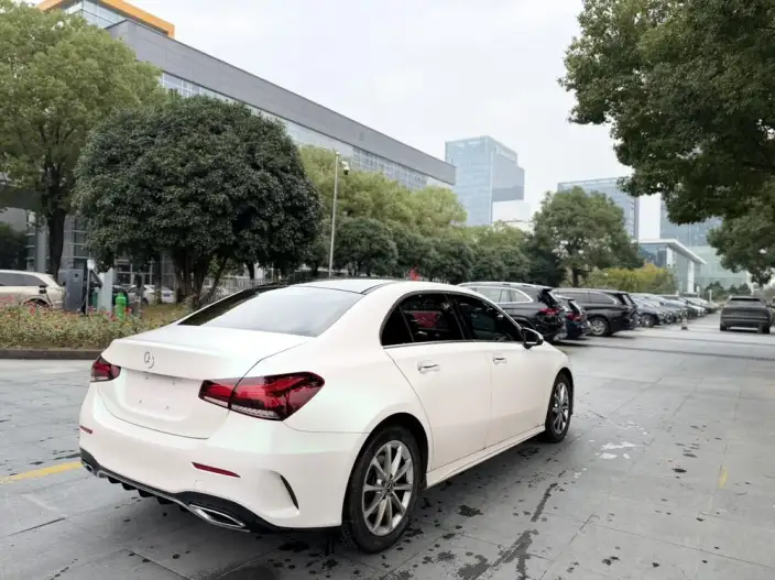 Mercedes-Benz A-class 2022 Model A 200 L Sports sedan Fashion Edition – фото 7