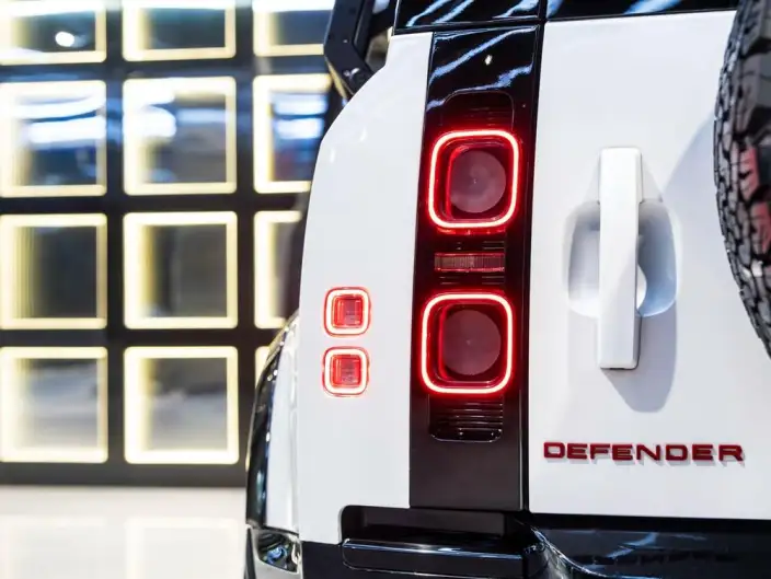 Land Rover Defender 2023 Model Facelift 110 3.0T X P400 – фото 10