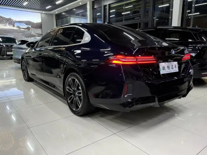 BMW 5 Series 2025 Model 530Li Leading Model Luxury Set