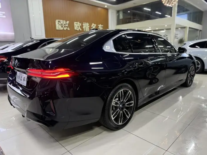 BMW 5 Series 2025 Model 530Li Leading Model Luxury Set – фото 6