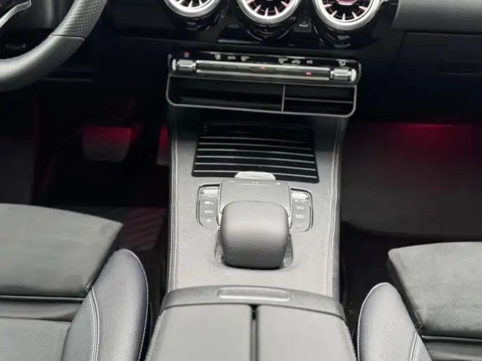Mercedes-Benz A-class 2022 Model Facelift A 200 L Sports sedan Dynamic Edition – фото 8