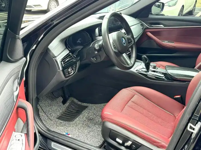 BMW 5 Series PHEV 2022 Model Facelift 535Le M Sports Set – фото 9