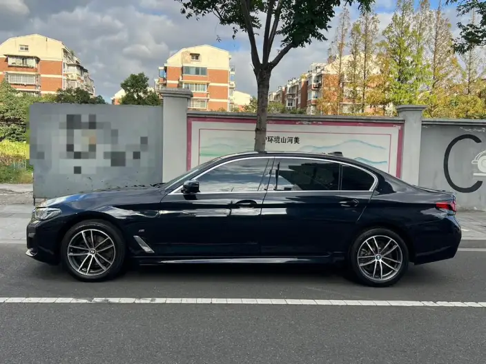 BMW 5 Series 2022 Model Facelift II 525Li M Sports Set – фото 4