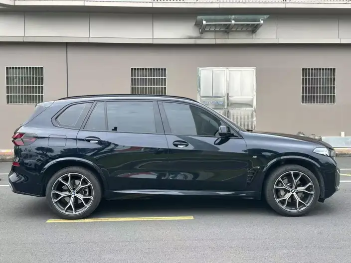 BMW X5 2025 Model xDrive30Li Exclusive Model M Sports Night Set – фото 5