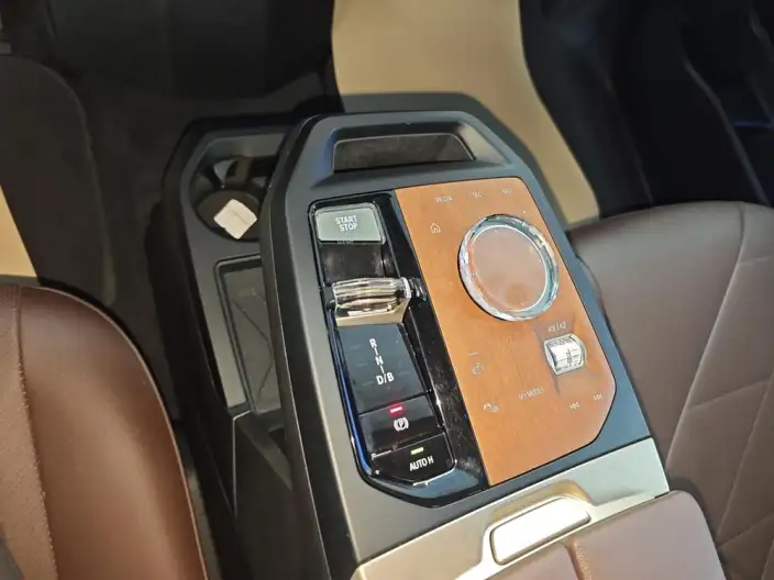 BMW iX 2022 Model xDrive40 – фото 9