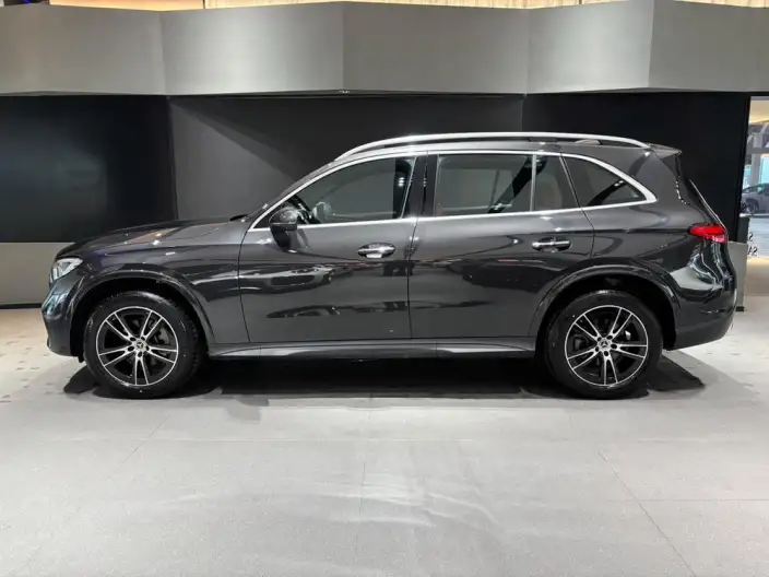Mercedes-Benz GLC 2025 Model GLC 260 L 4MATIC Luxury Model 5 seat – фото 4