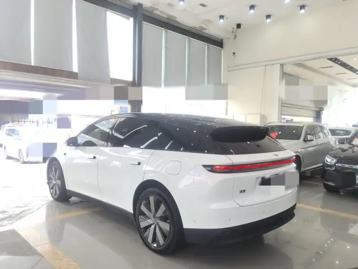 Li Auto i6 2025 Model 4WD Standard Edition – фото 5