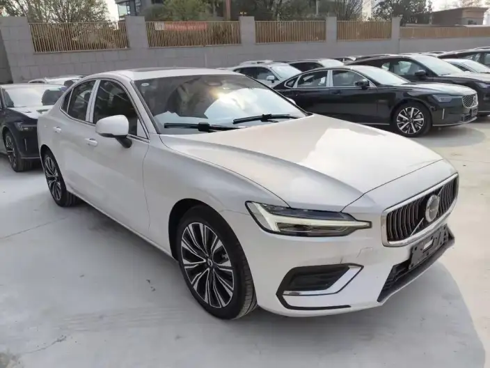 Volvo S60 2026 Model B4 Smart Range Deluxe Edition