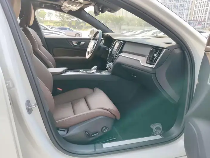 Volvo S60 2026 Model B4 Smart Range Deluxe Edition – фото 6