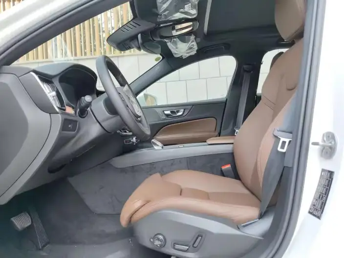 Volvo S60 2026 Model B4 Smart Range Deluxe Edition – фото 10