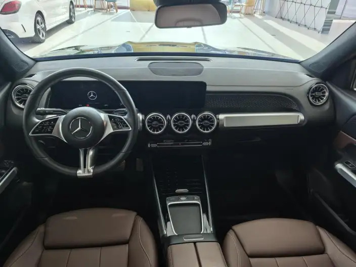 Mercedes-Benz GLB 2025 Model GLB 220 Fashion Model – фото 7