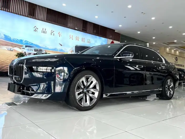 BMW 7 Series 2023 Model 735Li Luxury Set