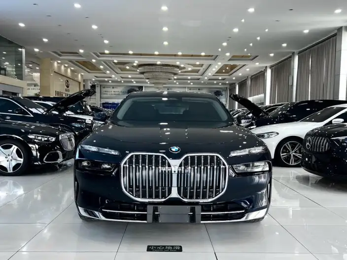 BMW 7 Series 2023 Model 735Li Luxury Set